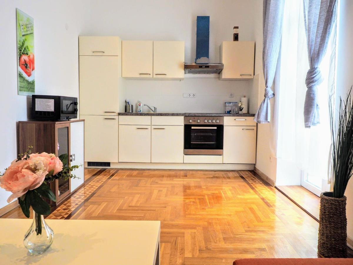 City Villa Schoenbrunn Apartments - Contactless 24H Check-In Viena Exterior foto
