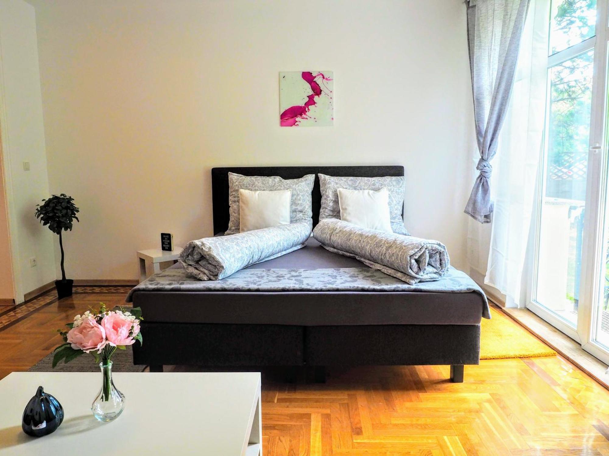 City Villa Schoenbrunn Apartments - Contactless 24H Check-In Viena Exterior foto
